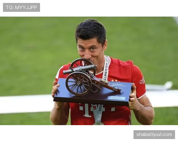 莱万多夫斯基数据与荣誉匹配度解析：历史地位如何评估