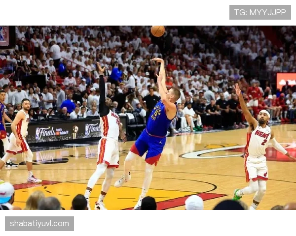 洛瑞无球跑动制造空位，三分效率显著提升